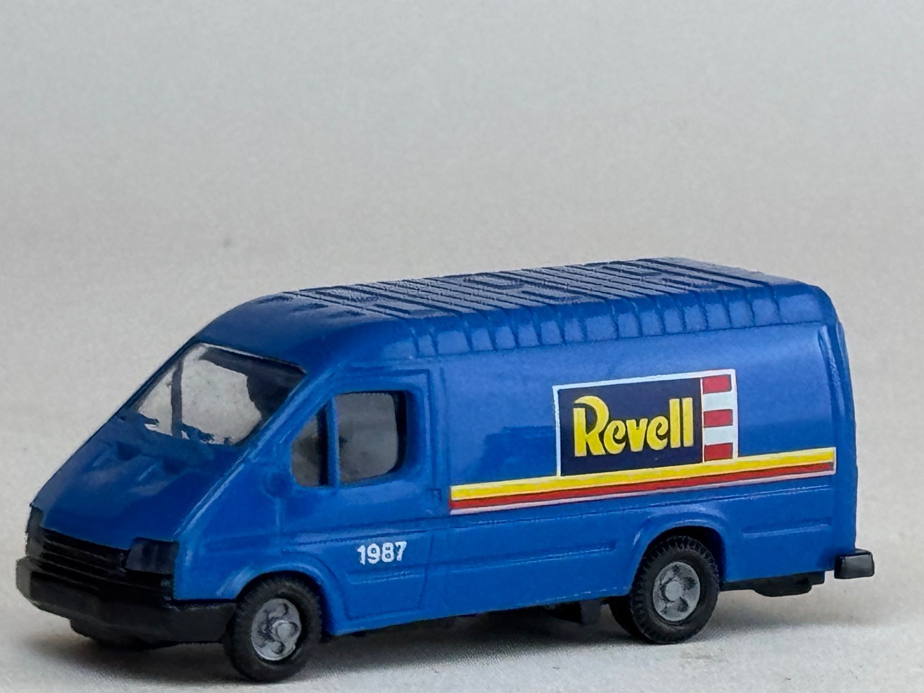 Modellini d'auto: VE1-  Praline Ford Transit Revell – Usato da Elm venduto da Wikmtz
