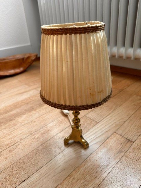 Lampes: Tischleuchte mit massivem Messingfuss & Stoffschirm – D'occasion à Aarwangen par kiwifan71 3