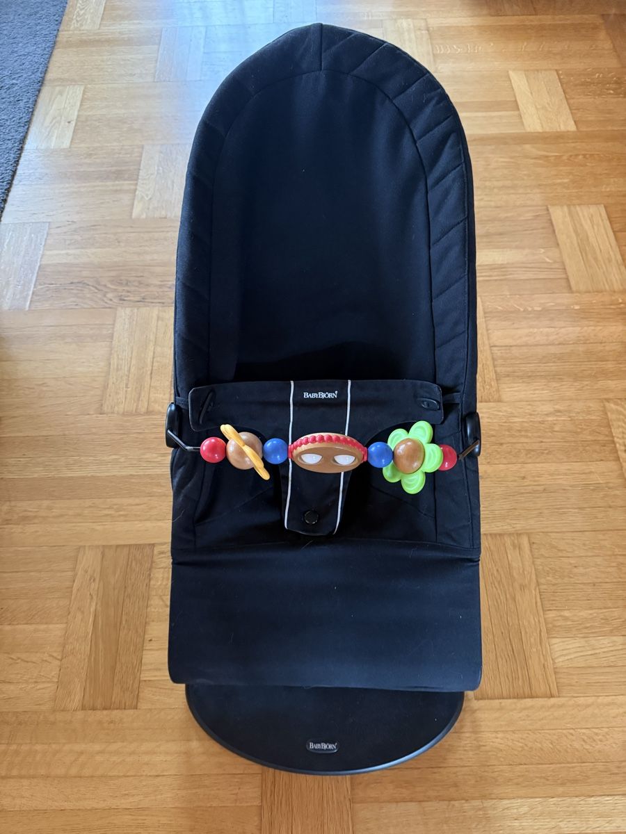 Babybjörn Sdraiette & Sdraiette a dondolo: Babybjörn Wippe mit Spielzeug – Usato da Pragg-Jenaz venduto da gobrist