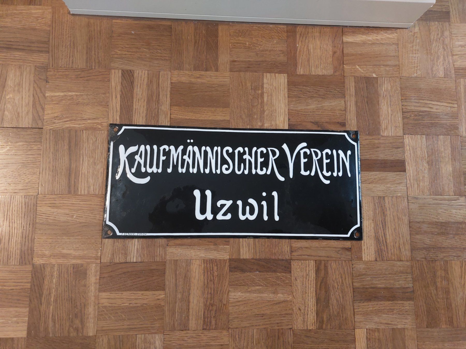 Insegne: Emaille Schild " Kaufmännischer Verein Uzwil" – Usato da Niederuzwil venduto da wolkenlos80 8