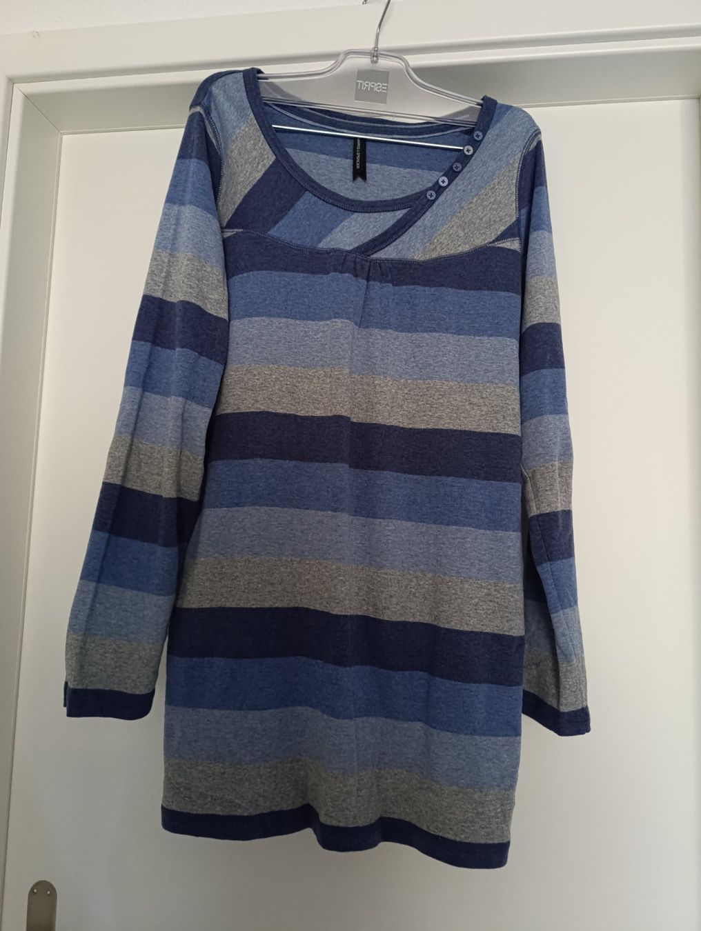 Pullover & Sweatshirts: Pull long – Neu (gemäss Beschreibung) aus St-Cergue von Neviana 1
