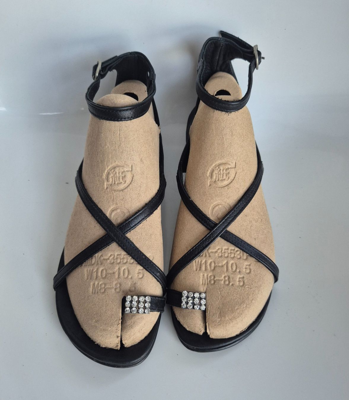 Scarpe da donna: Zehentrenner-Sandalen, Leder, Gr. 39 – Usato da Volketswil venduto da Dokinka 8