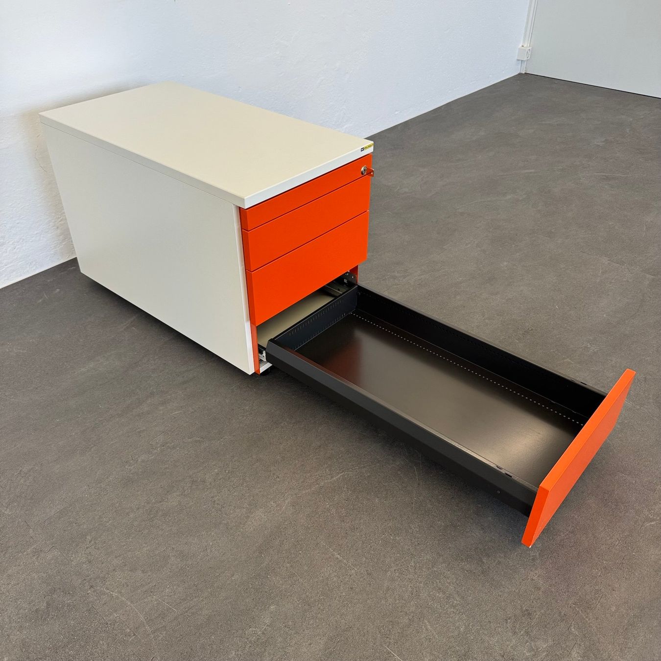 Banconi: König + Neurath Container Roll-Korpus Weiss-Orange 4 – Usato da Schönenwerd venduto da mcofficeshop 2