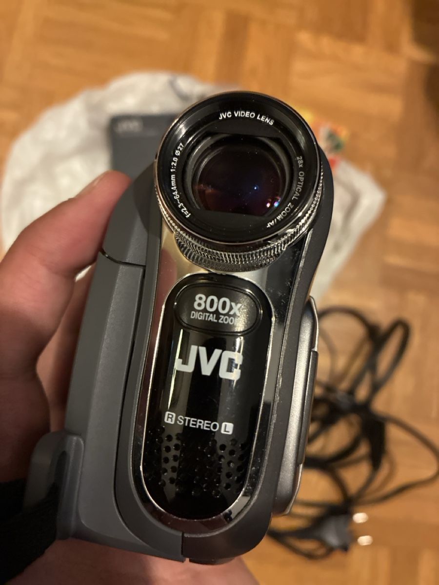 JVC Videocamere: Caméscope JVC GR-D726E Mini DV 28x Zoom optique avec accesso – Nuovo e nell'imballaggio originale da Semsales venduto da eme_gf9j 3