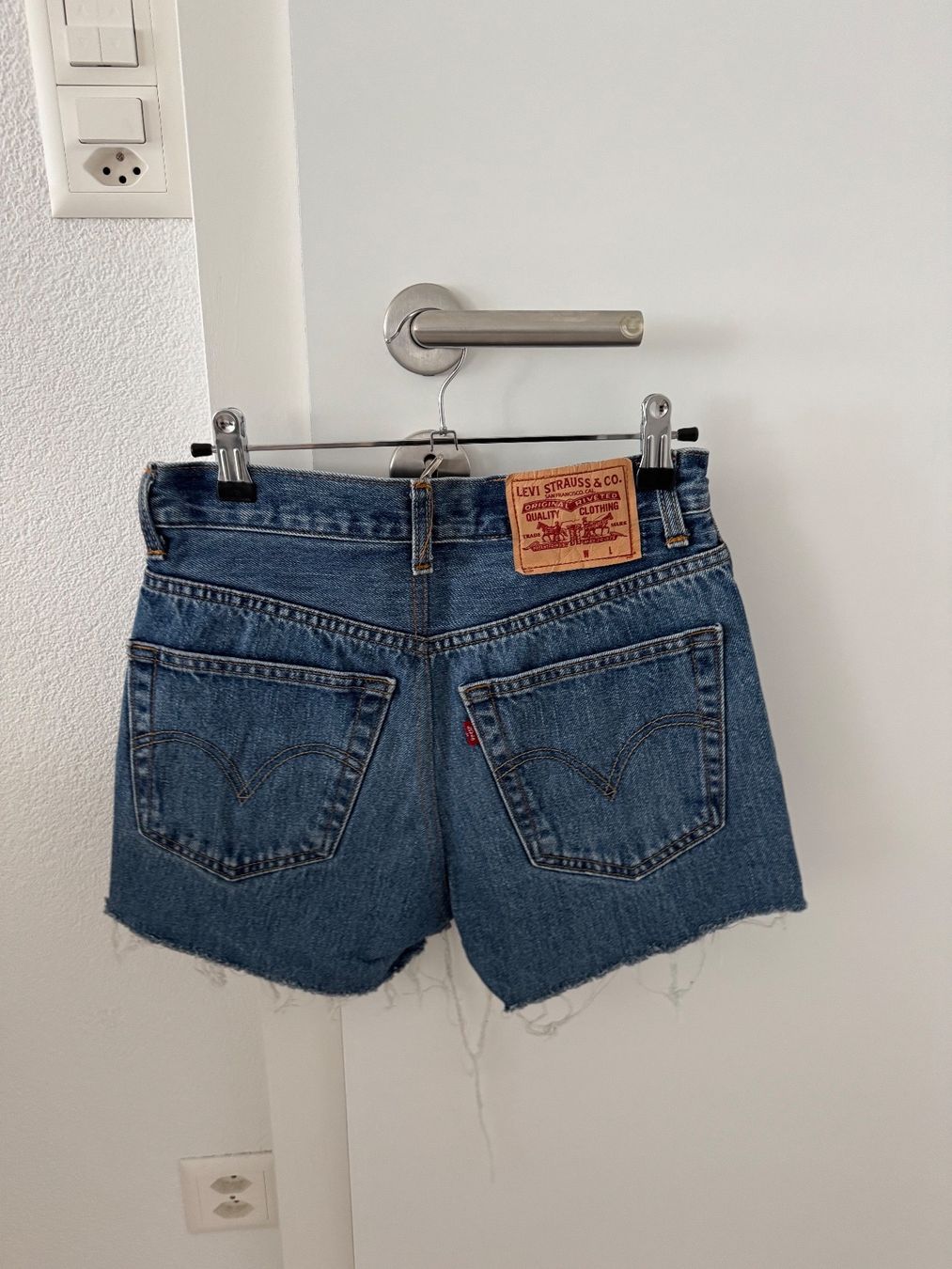 Levi's Jeans: Short Levi's vintage taille haute – Usato da Court venduto da mae_pl7l 1