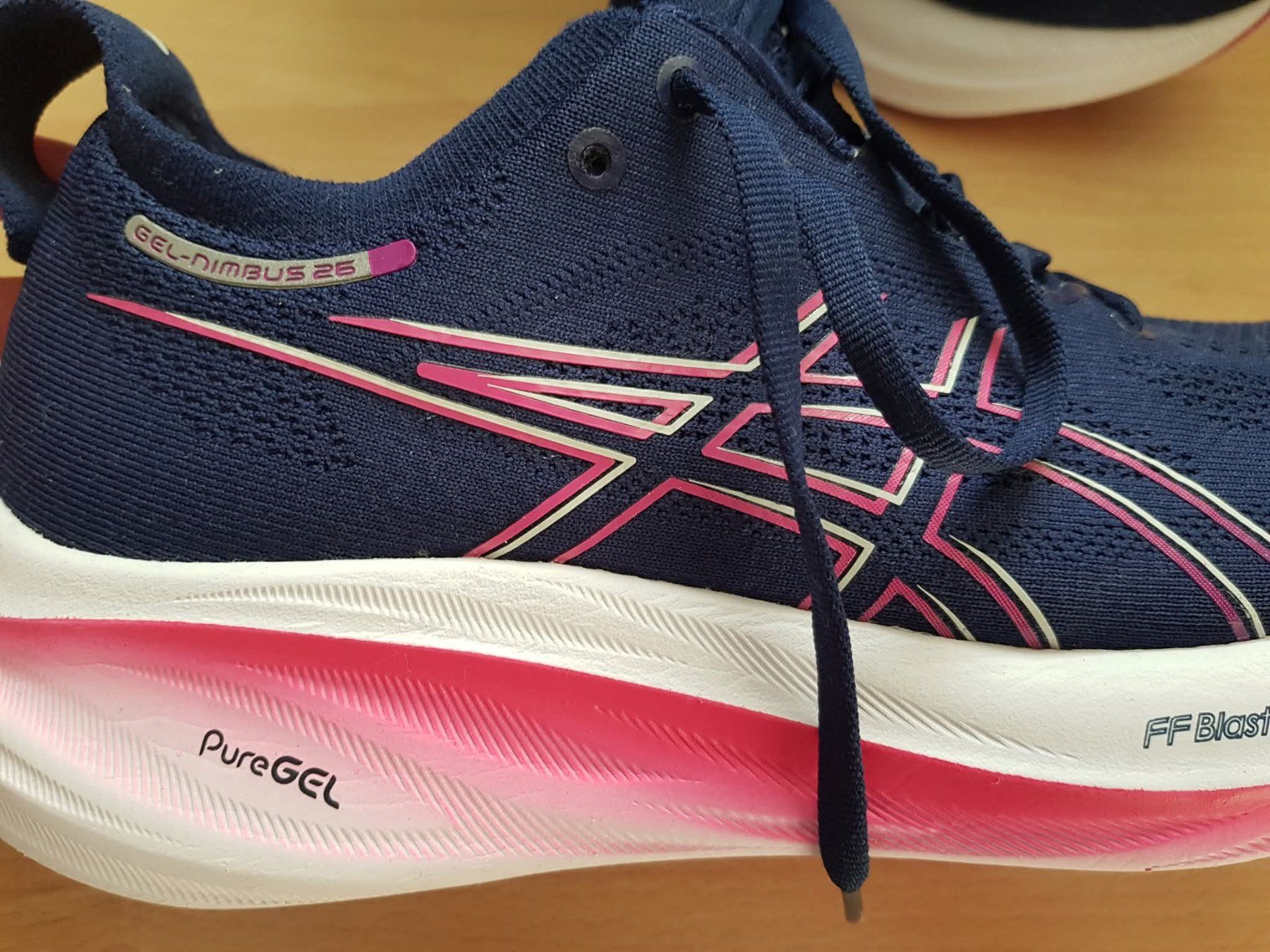 Asics Scarpe da uomo: Asics Gel Nimbus 26 / Gr. 41.5 – Usato da Muhen venduto da Serdbeeri 1