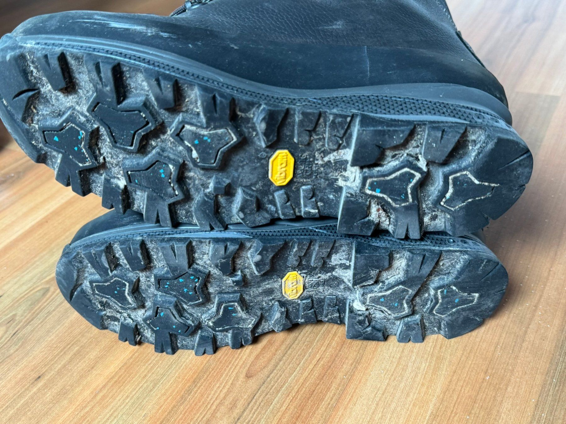 Lowa Scarpe da donna: Ideale Schuhe zum Schneeschuhlaufen oder Winterwanderungen – Usato da Burgdorf venduto da Bizeli 5