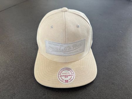 Cap Mitchell & Ness Nostalgia CO. - PHiladelphia PA in beige