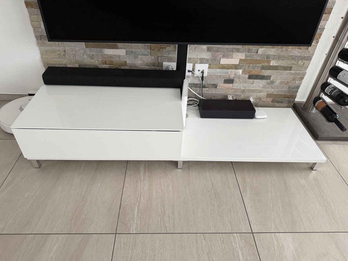 TV Möbel: TV-Lowboard weiss Hochglanz  – Gebraucht aus Müllheim Dorf von adn_5qfp