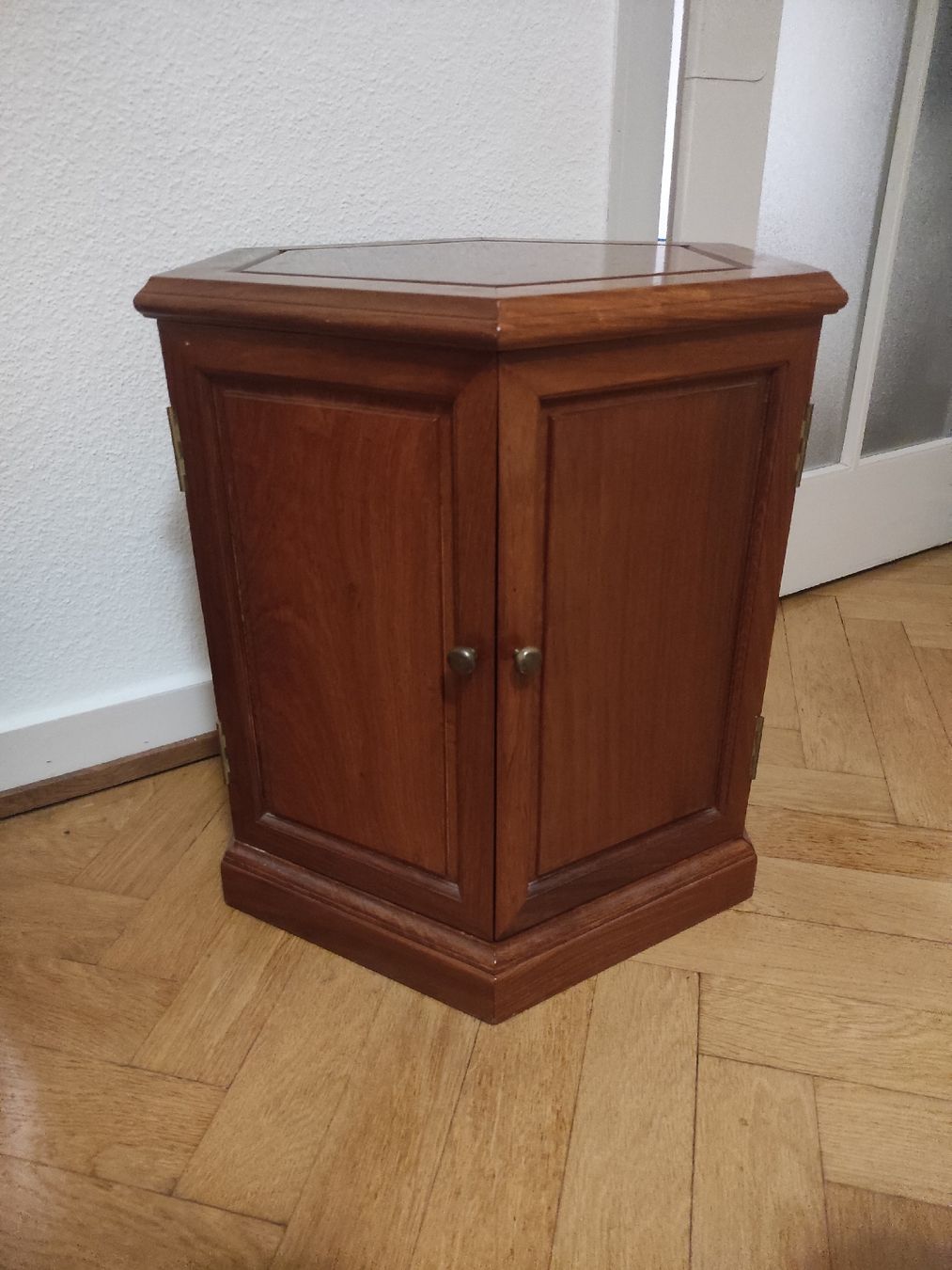 Kommoden: Unikat hexagon Kommode Holz – Gebraucht aus Basel von gnt_zv2n