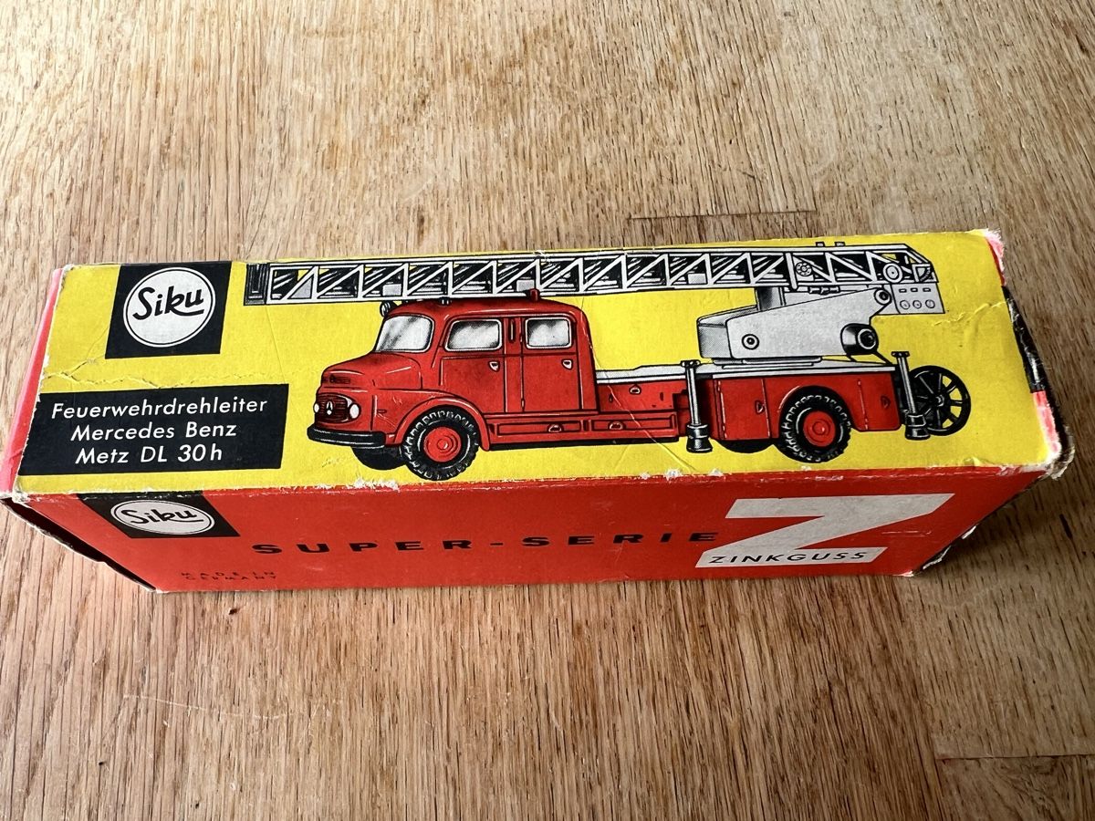 Siku Modellini d'auto: Feuerwehrdrehleiterwagen SIKU V261 – Usato da Meilen venduto da wehrluzern 3