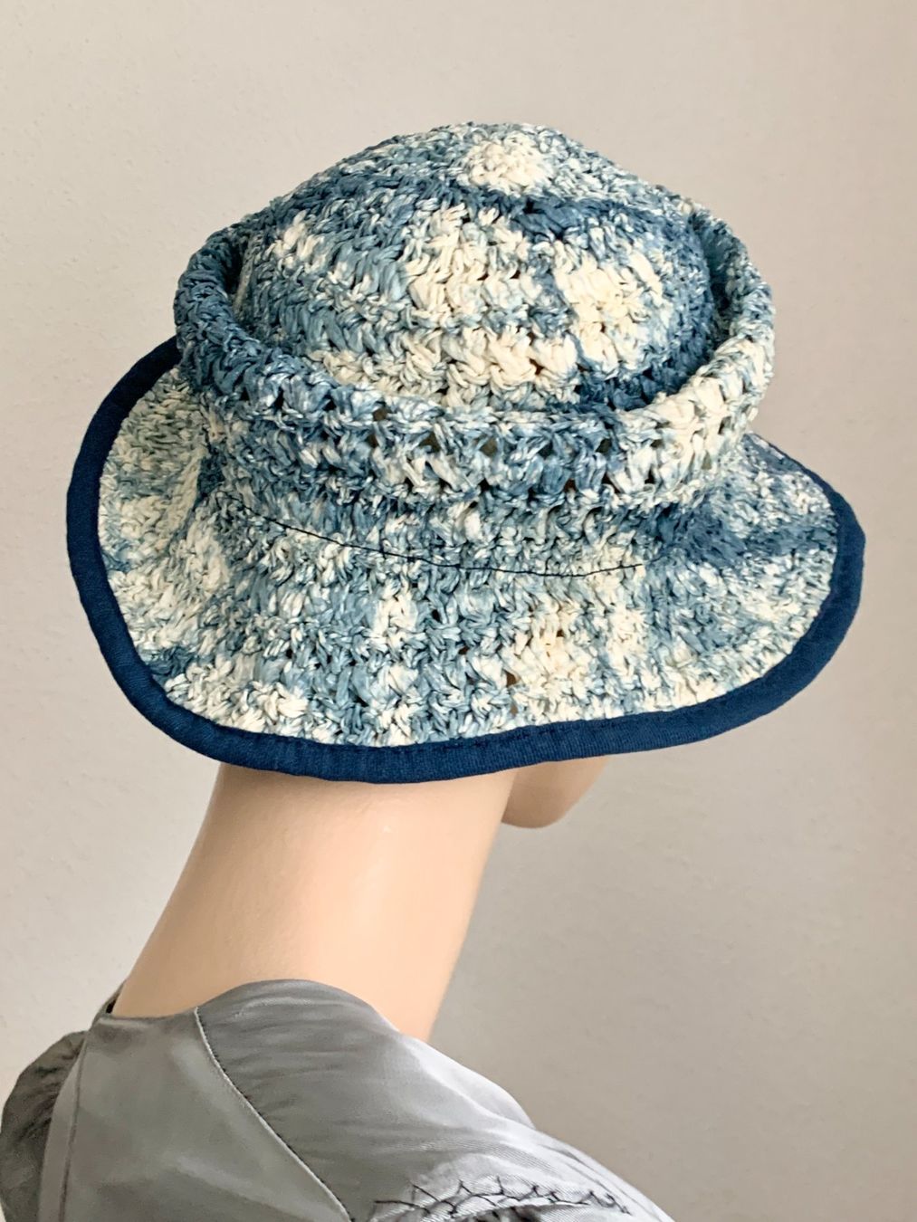 Copricapi, berretti & cappellini: Vintage Basthut in Blau/Crème – Usato da Kloten venduto da Nephty 3