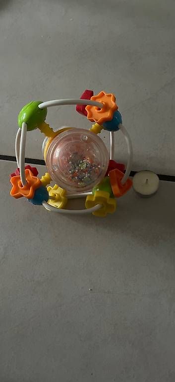 Giocattoli: Baby Greifling mit Rassel, bunt – Usato da Gunzwil venduto da Mercurina82