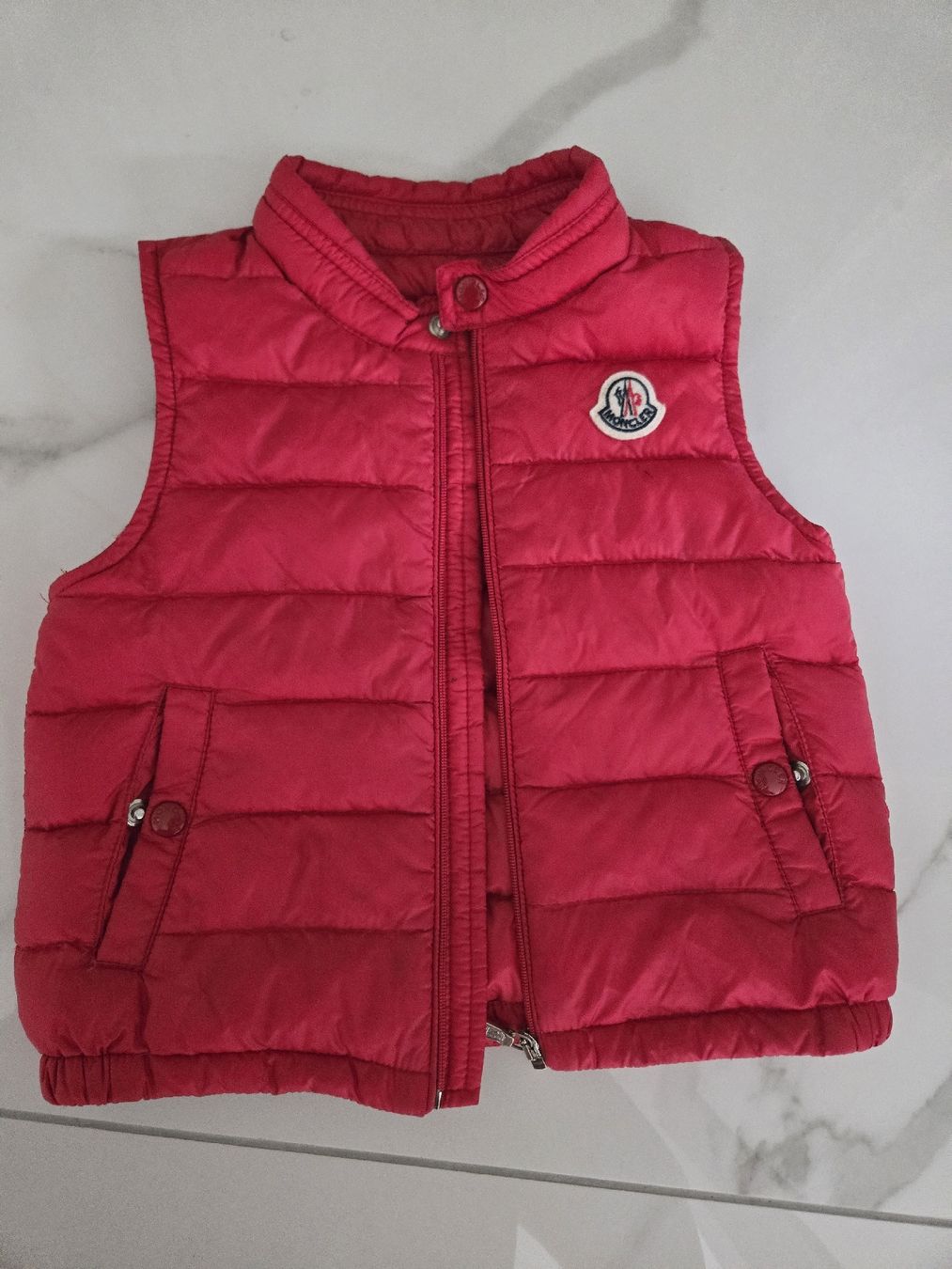Moncler Gilet & Giacche: Moncler red unisex – Usato da Le Landeron venduto da Plushka 1