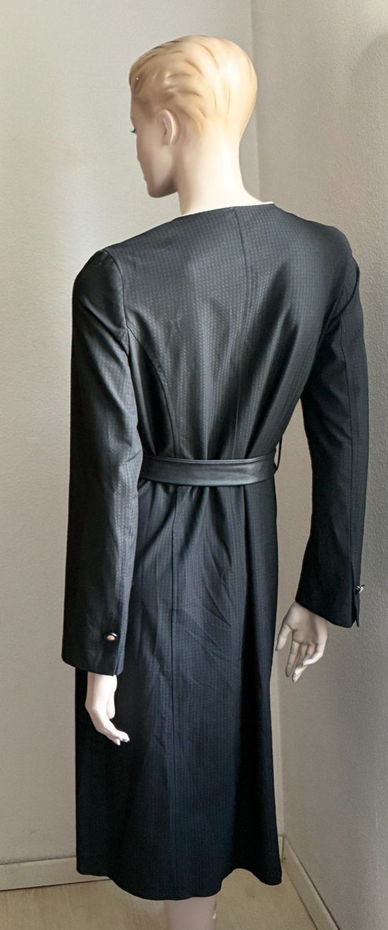 Vestiti: Schwarzes Baumwoll Mantelkleid mit Ledergürtel – Usato da Kloten venduto da Nephty 4
