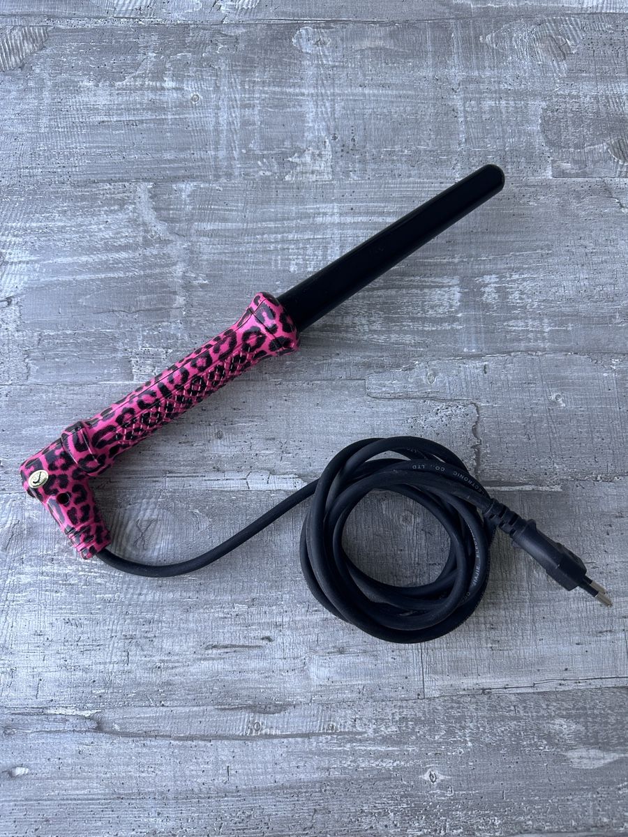 Piastre & Arricciacapelli: Neuwertiger Lockenstab mit Leoprint - Top Zustand! – Nuovo (secondo la descrizione) da Wauwil venduto da Lauramariasworld