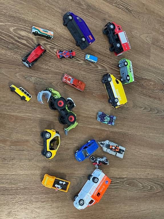 Giocattoli: 16 Coole Spielzeug- Autos – Usato da Arbon venduto da Tschu79 1