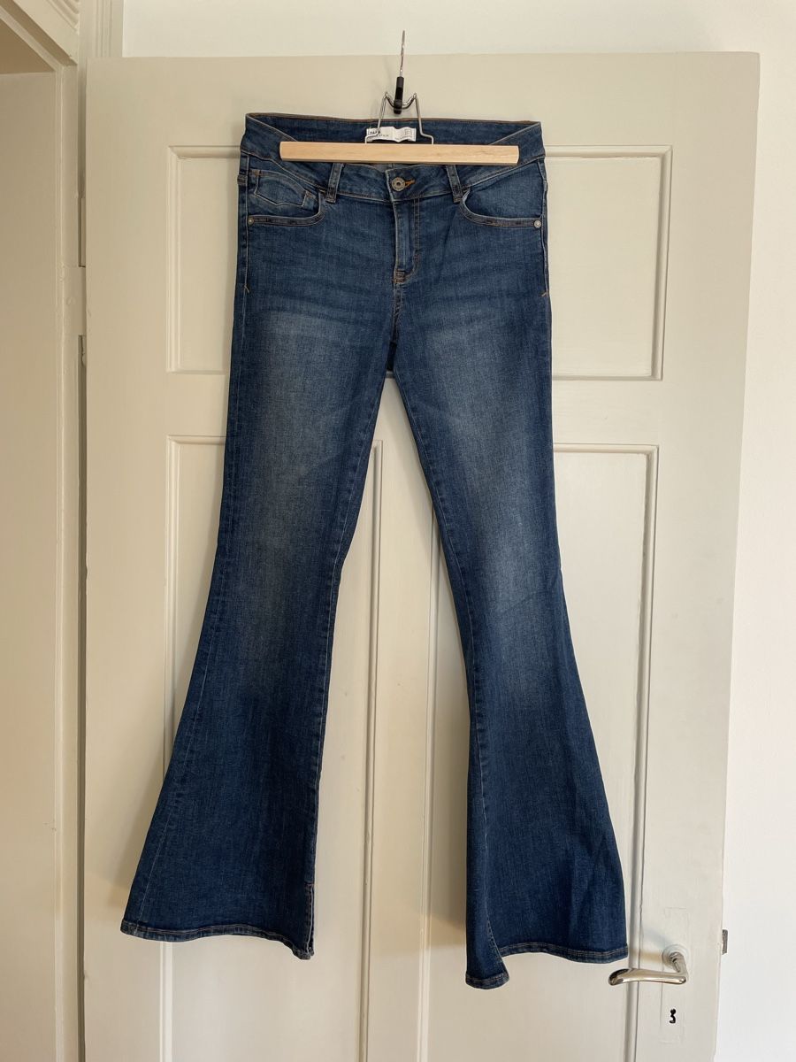 Zara Jeans: Zara Flared Jeans - Grösse 38 – Usato da Zürich venduto da katidust