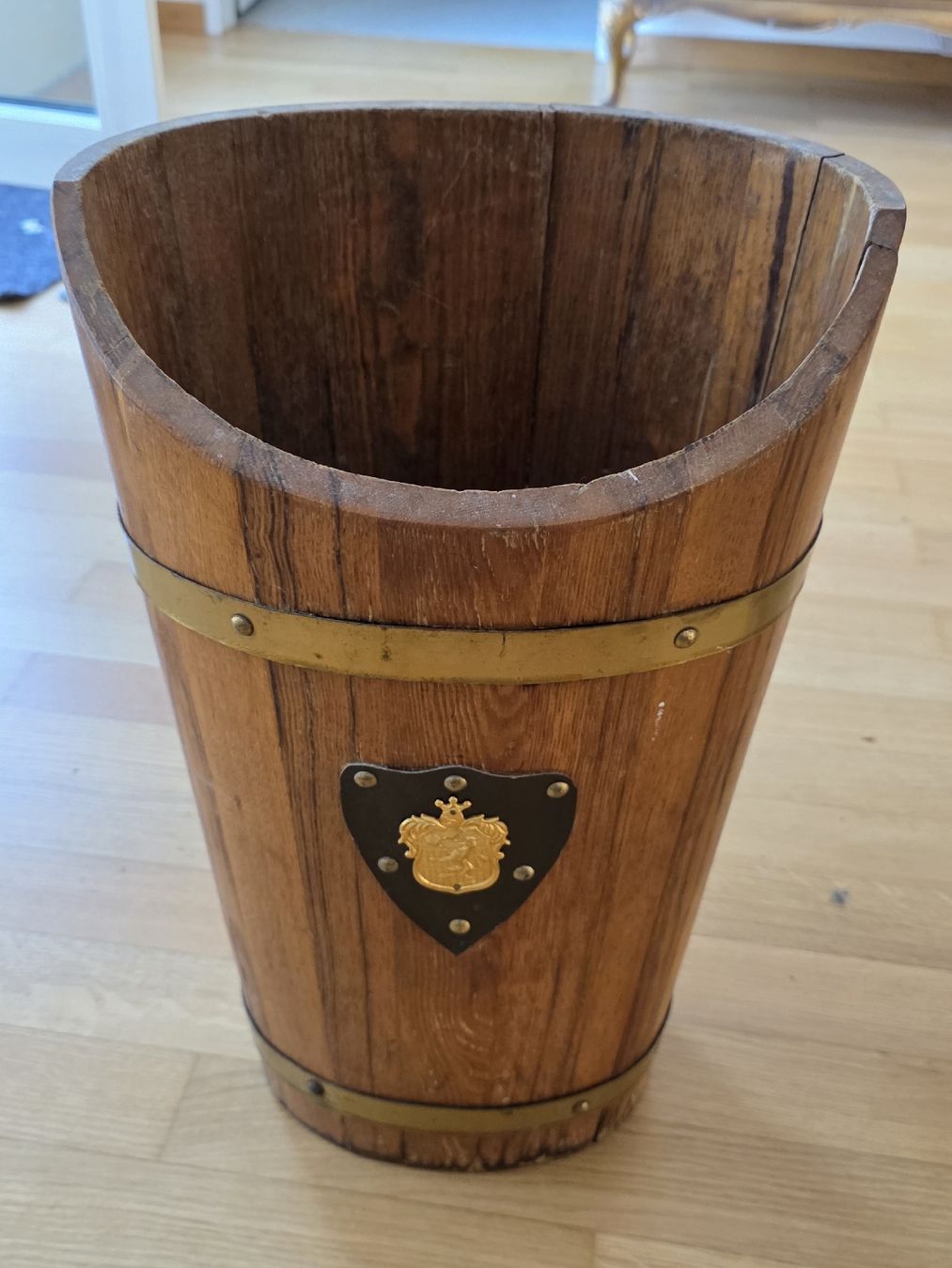 Altri mobili per ufficio: Wooden umbrella holder with shield – Usato da Hinwil venduto da Ehretstock8 4