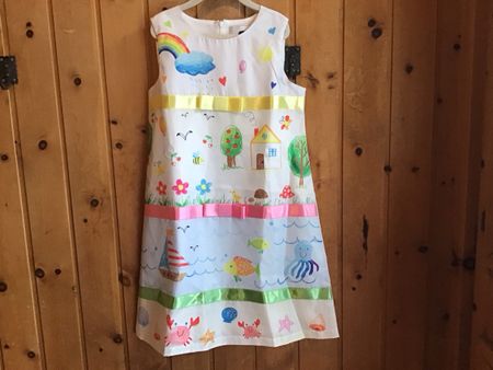 Kinderkleid mit Aufdruck Grösse 152 neuwertig