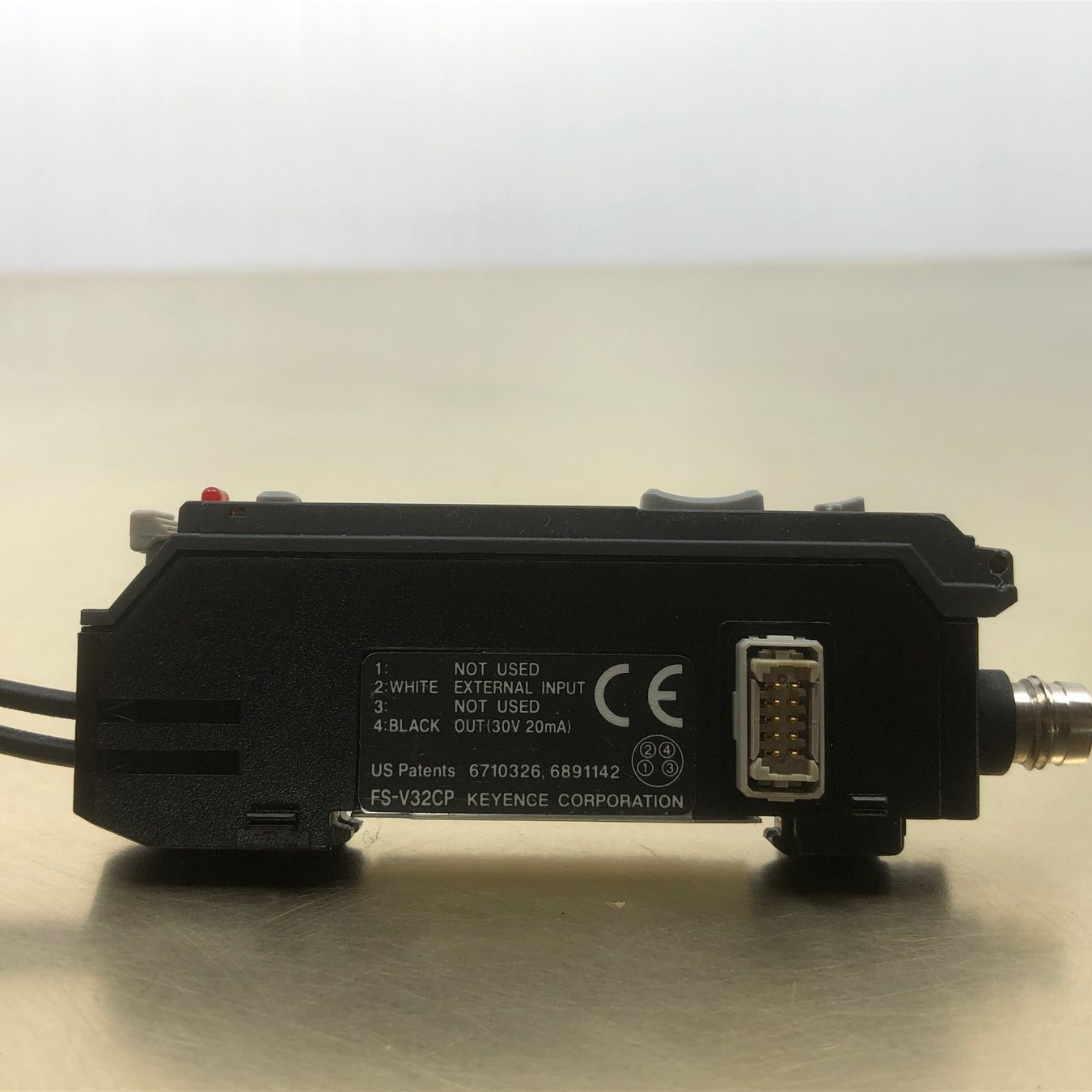 Componenti elettronici: Lichtleiter KEYENCE FS-V32CP & Keyence FU-11 – Usato da Laufenburg venduto da Sirluger 1