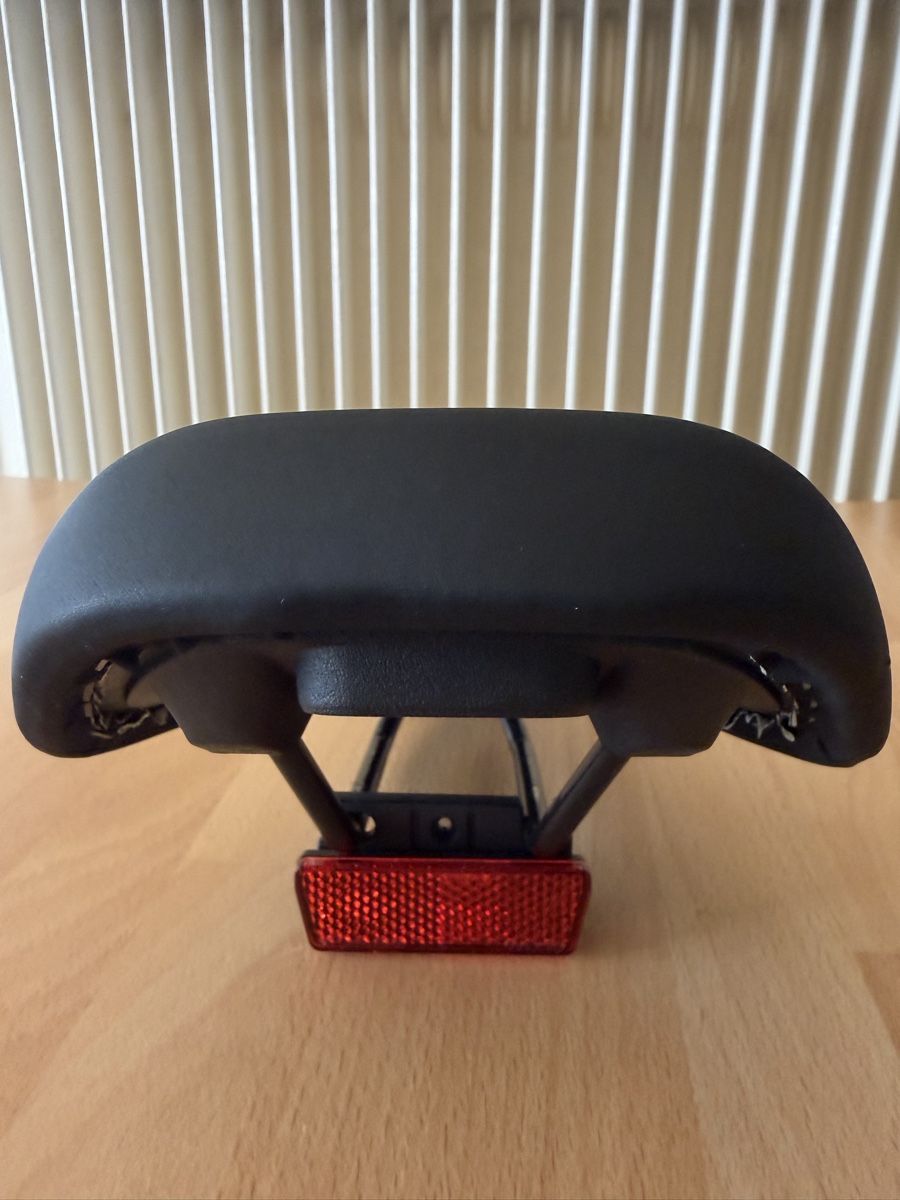 Decathlon Pièces détachées: Selle de vélo noir  – Neuf (Voir description) à Crans VD par choukye 1