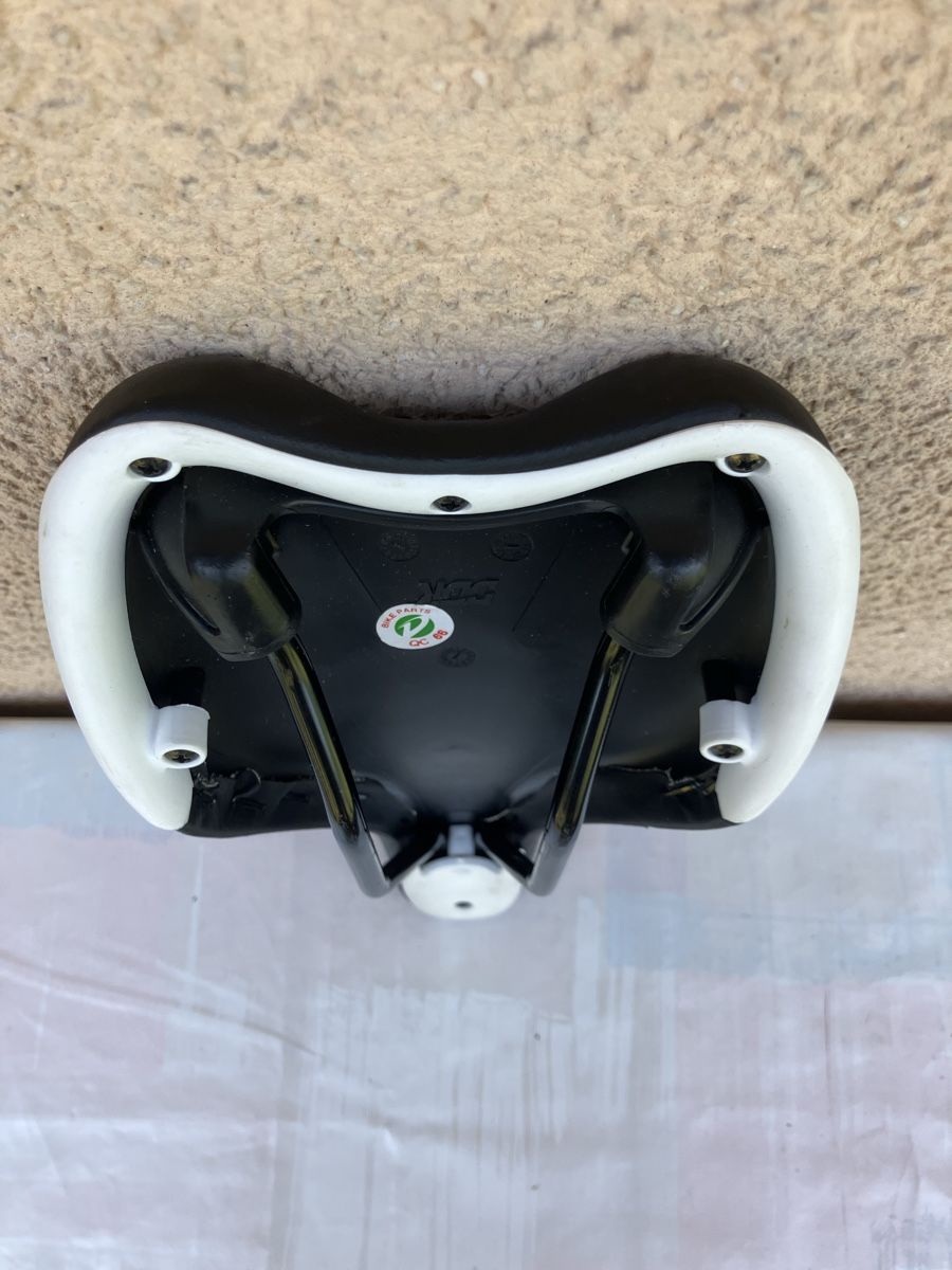 Pièces détachées: Velosattel gebraucht  – D'occasion à Trimbach par cendira 4