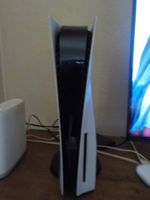 PS5 Slim disc + 2 manettes + 8 jeux + 1 tournevis.