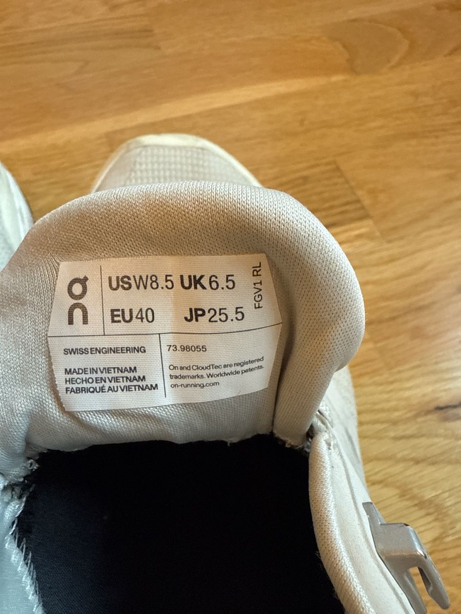 On Scarpe da donna: On Schuhe Grösse 40 – Usato da Ottikon venduto da Domito 7
