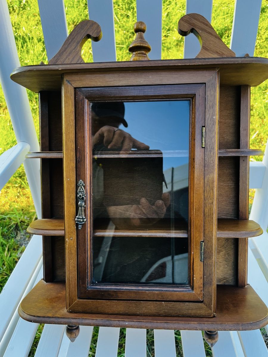 Vitrinen: Antikes Hängeschränkli / Vitrine, Holz, Glas – Gebraucht aus Heimenhausen von Bufnof