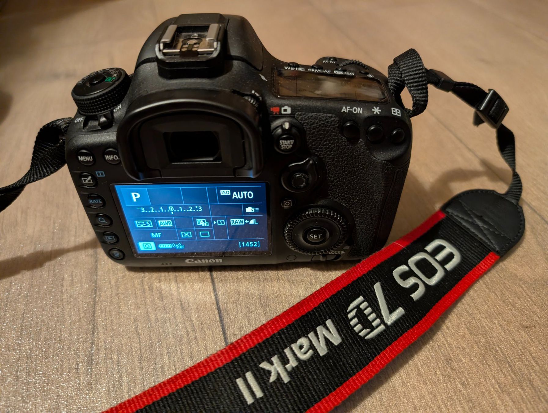Canon Fotocamera: Canon EOS 7d mark II – Usato da Colombier NE venduto da Hanslepire 1
