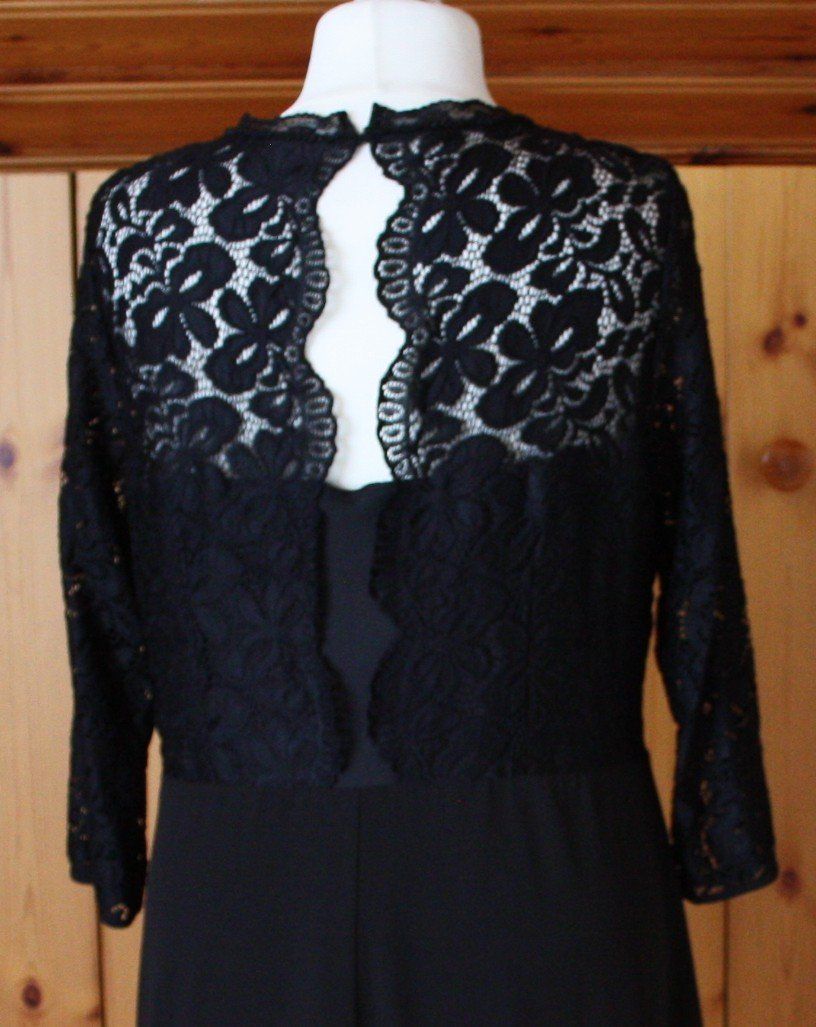 Vestiti: Kleid YESSICA mit Spitze schwarz Gr. 46 – Usato da Flüelen venduto da Diversicum-Curvy 8