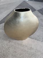 Wunderschöne Skulptur (Topf) für Blumen, goldene Farbe
