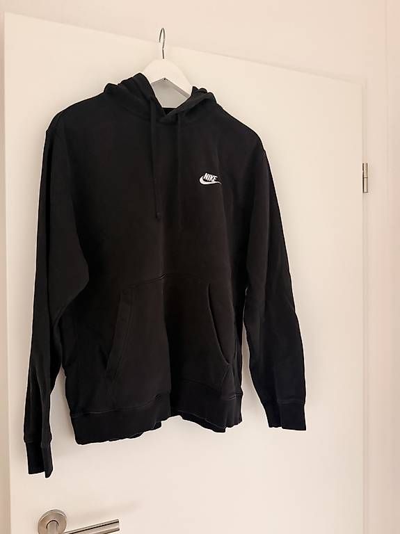 Nike Maglioni & Felpe: Nike Hoodie Schwarz – Usato da Amlikon-Bissegg venduto da sel_c52h