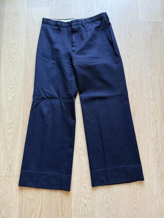 Zeitlose Stoffhose in Navyblau