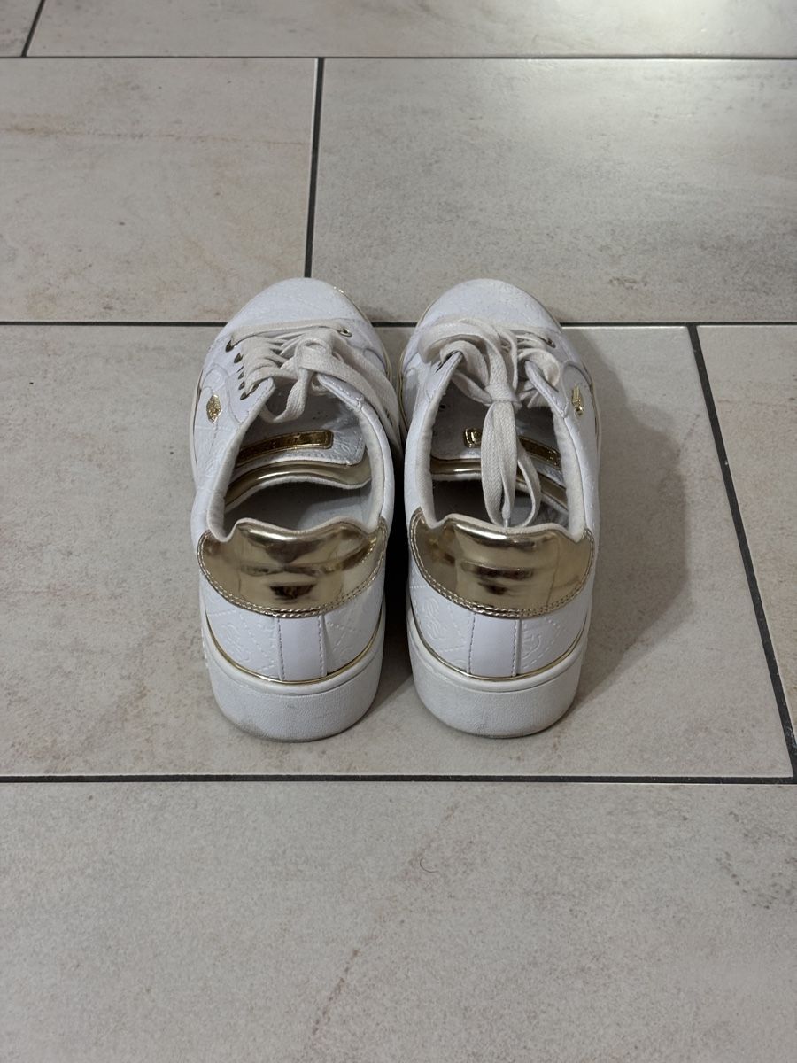 Guess Chaussures femmes: Guess Schuhe weiss – D'occasion à Hendschiken par besusu 2