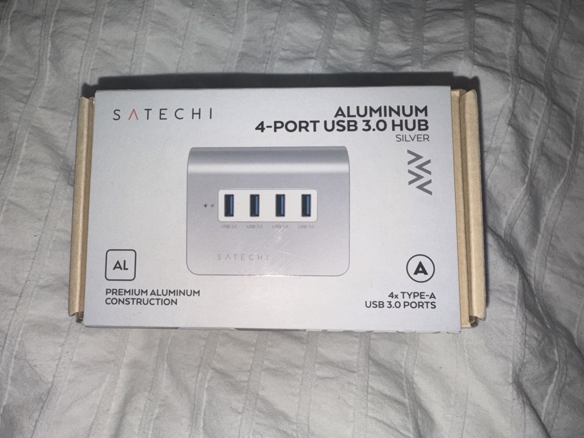 Hubs & Switches: Neuwertiger Satechi 4-Port USB 3.0 Hub – Neu (gemäss Beschreibung) aus Zermatt von aventure_10