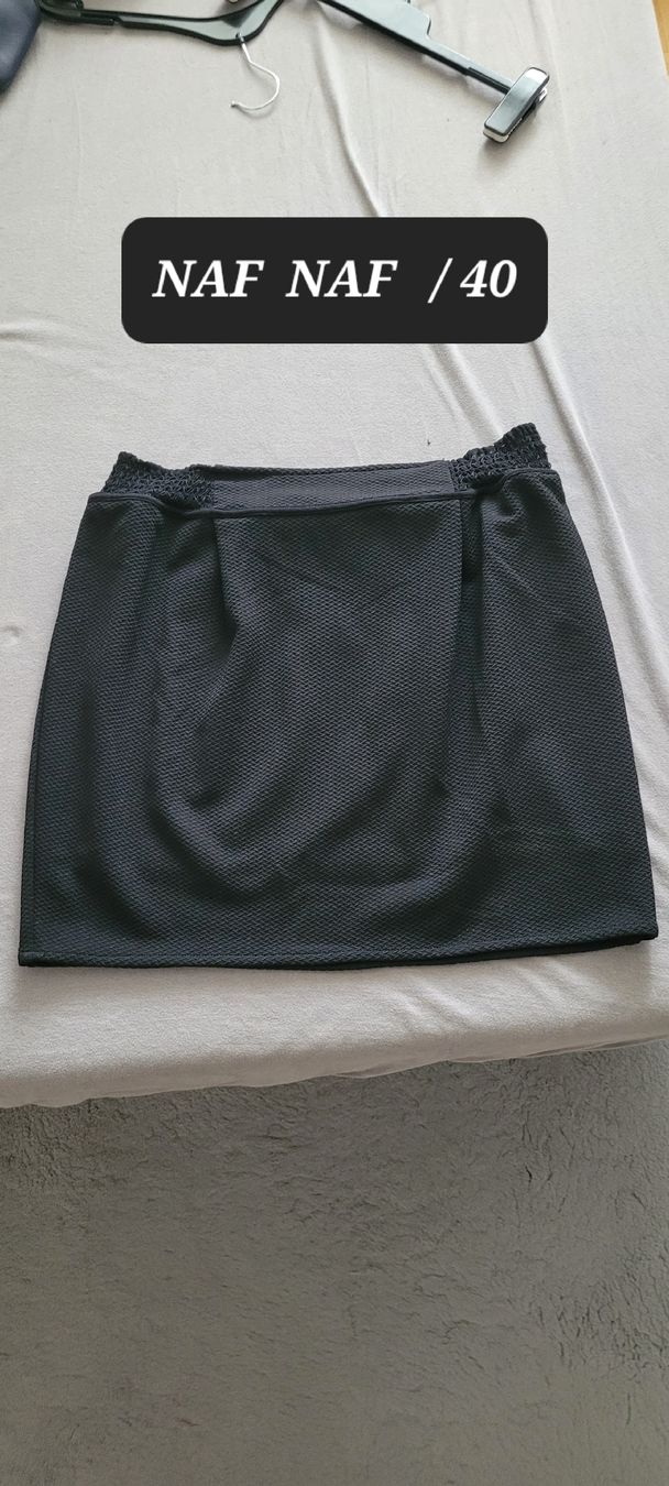 Nafnaf Gonne: Jupe Naf Naf noire texturée, taille  40 /élastique – Nuovo (secondo la descrizione) da Vevey venduto da x_y_f
