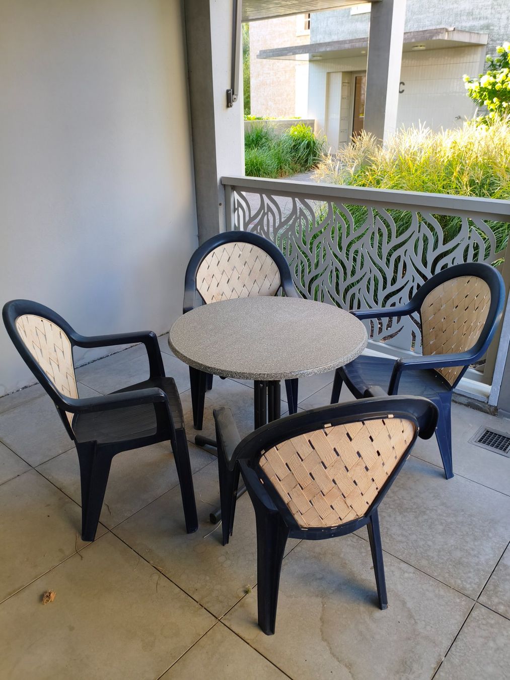 Tischset: Balkontisch mit 4 Stühlen gebraucht – Gebraucht aus Grabs von jon_2xnt 1