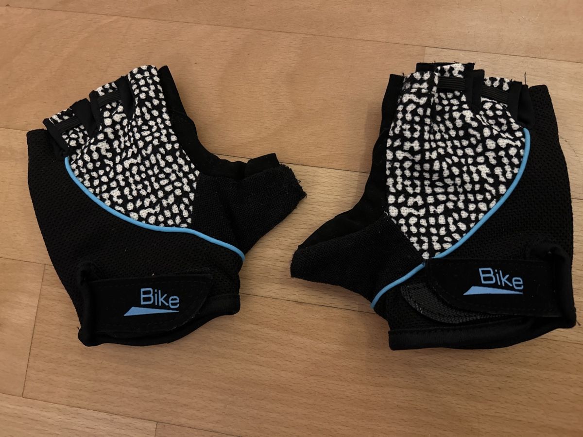 Guanti & manicotti: Cycling gloves size 7.5 – Usato da Rolle venduto da gos_2xy5