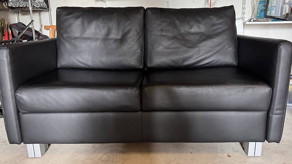 Sofas: Leder-Schlafsofa, schwarz – Gebraucht aus Stettfurt von Honegger74