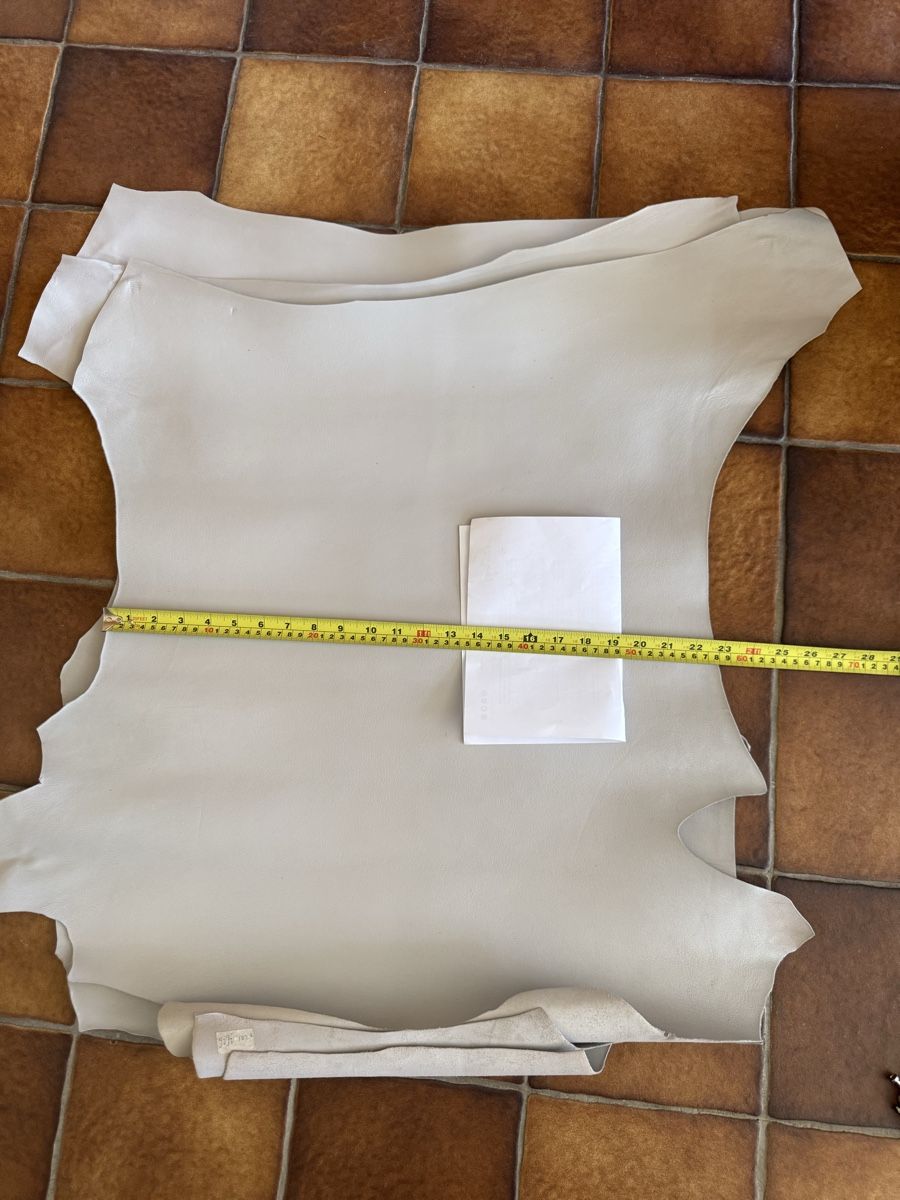 Tessuti: Echtes Leder Ziegenleder -hellgrau/Cuir de chèvre véritable – Nuovo e nell'imballaggio originale da Veyras venduto da ValClasse 1