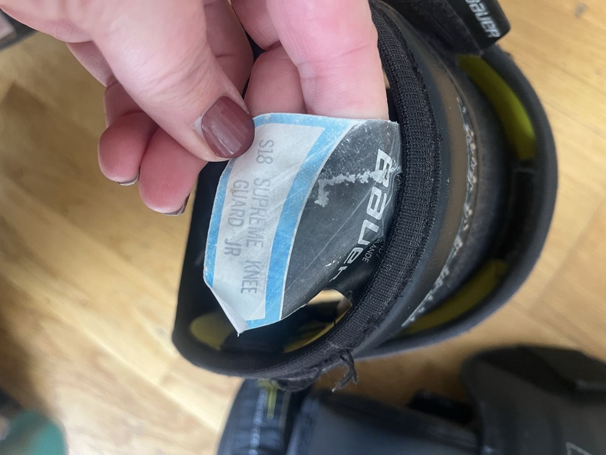 Bauer Protezioni & Imbottiture: Bauer Supreme Kneepad Goalie Size JR – Usato da Kilchberg ZH venduto da quasimodo02 1