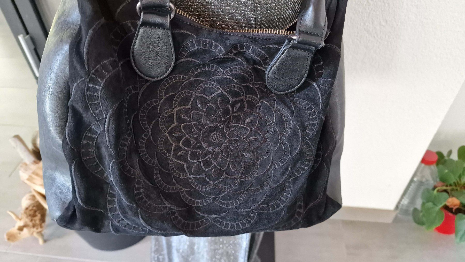 Desigual Borse da donna: Handtasche Desigual Feel the Energy – Usato da Wil  AG venduto da Kfloh 1
