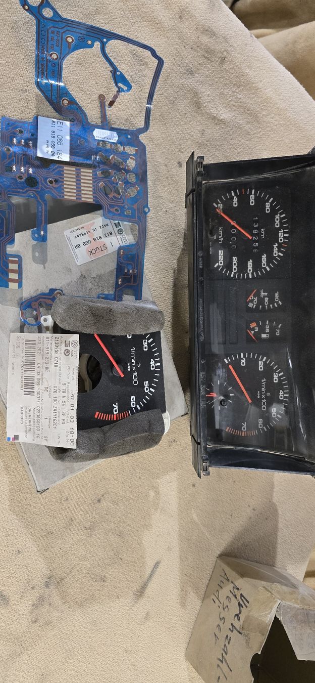 Audi Tutti pezzi di ricambio auto: Audi 80/81/85/90/100 – Usato da Rickenbach Sulz venduto da AE_BI