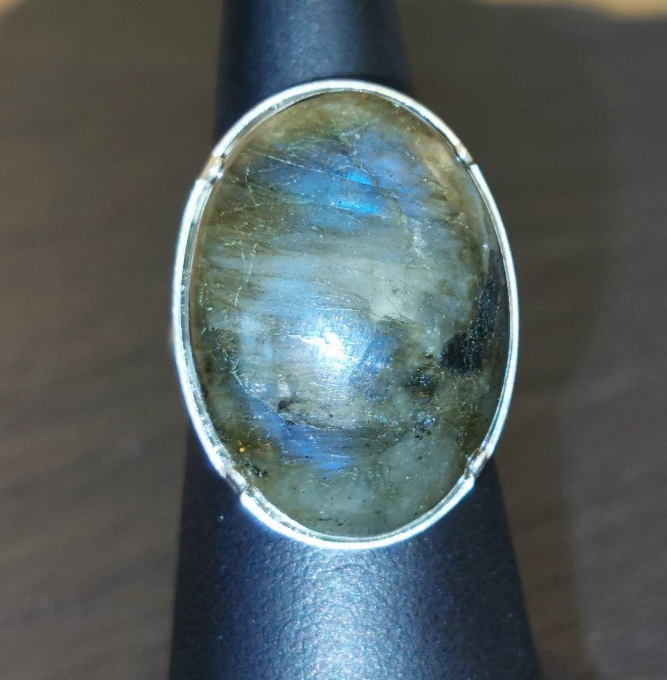 Anelli: Bague en Argent 925 et Labradorite – Nuovo e nell'imballaggio originale da Veyrier venduto da Leilazizou