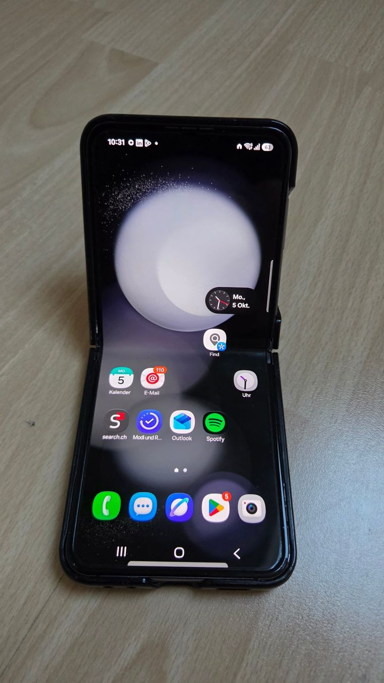 Samsung Telefoni cellulari / Smartphones: Samsung Z Flip5 – Usato da Bonstetten venduto da Vieri1 1