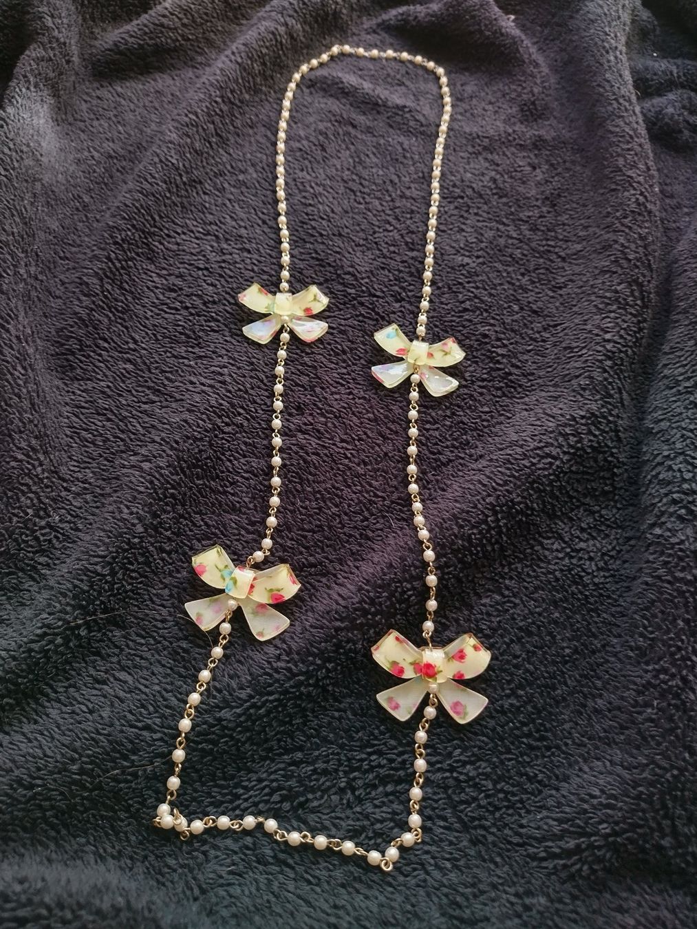 Catenine: Collier sautoir petit noeud – Usato da Mühleberg venduto da Eliboub