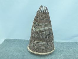Handgefertigte Lampe aus Weiden