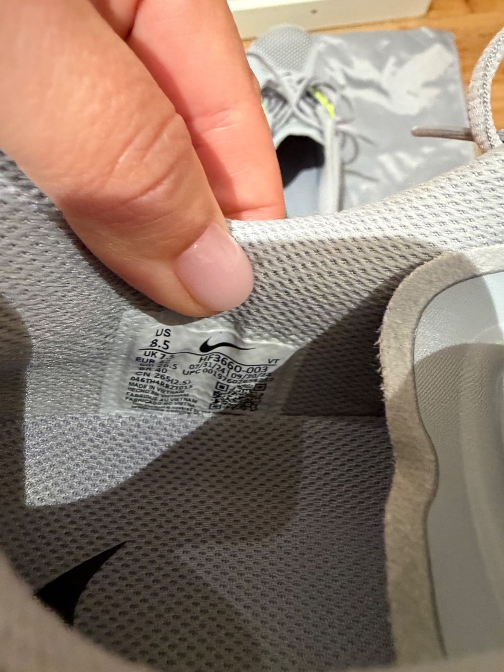 Nike Scarpe da uomo: Nike Air Max Wolf Grey / Volt / Black – Usato da Arni AG venduto da Hrit 4